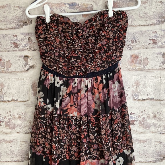 Le Chateau Maxi Dress - Picture 2 of 7